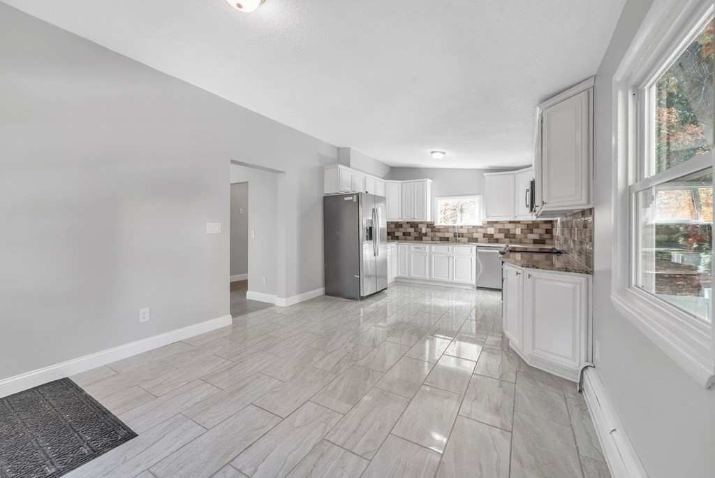 305 Denver Street Springfield, MA 01109 - Photo 14 of 42 Gallery Image 14