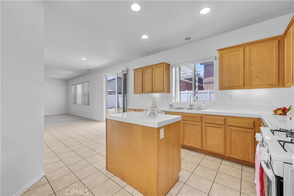 906 Sparrow Way Perris, CA 92571 - Photo 16 of 30