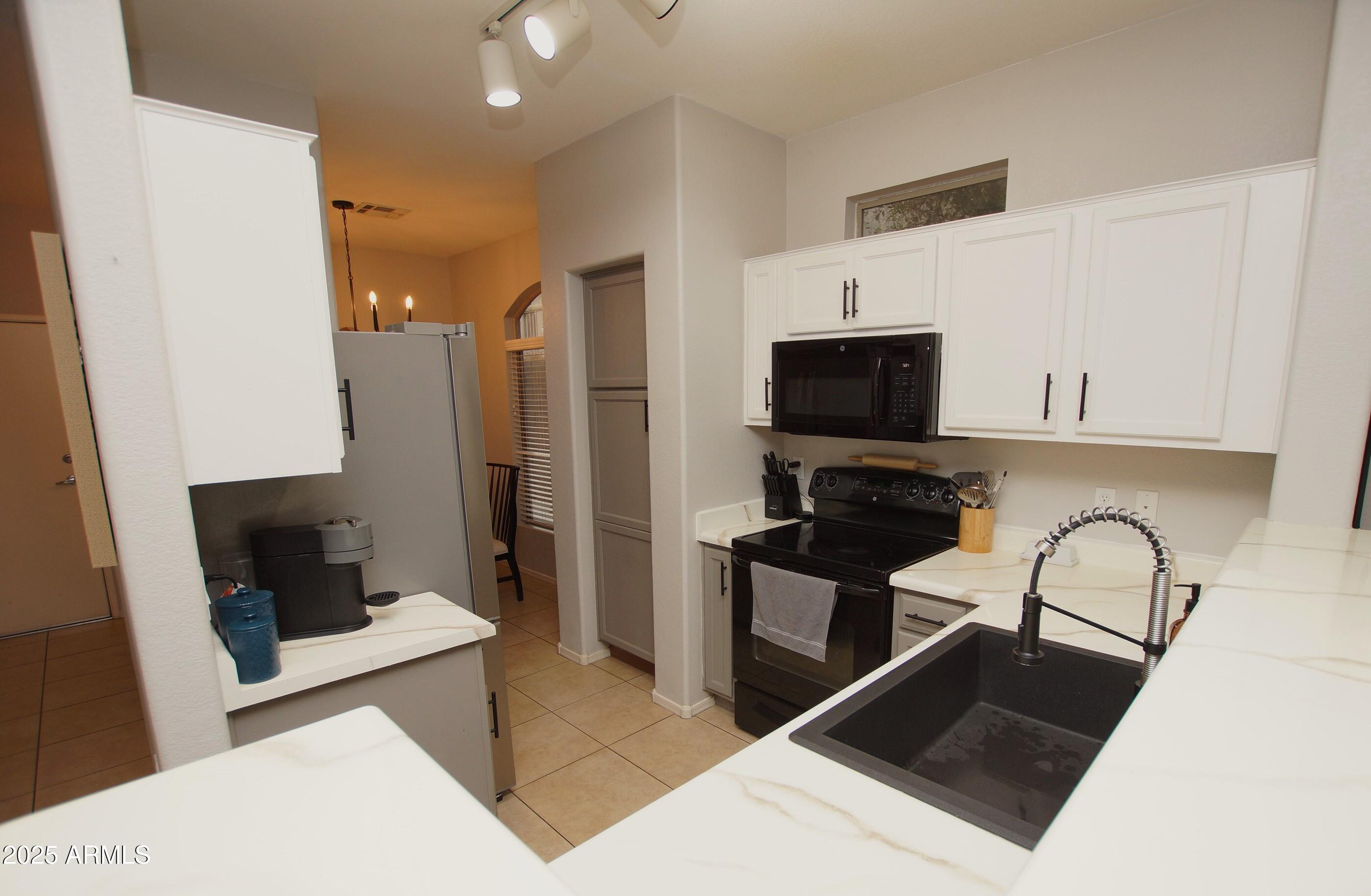 2150 West Alameda Road, Unit 1037 Phoenix, AZ 85085 - Photo 3 of 26 Kitchen