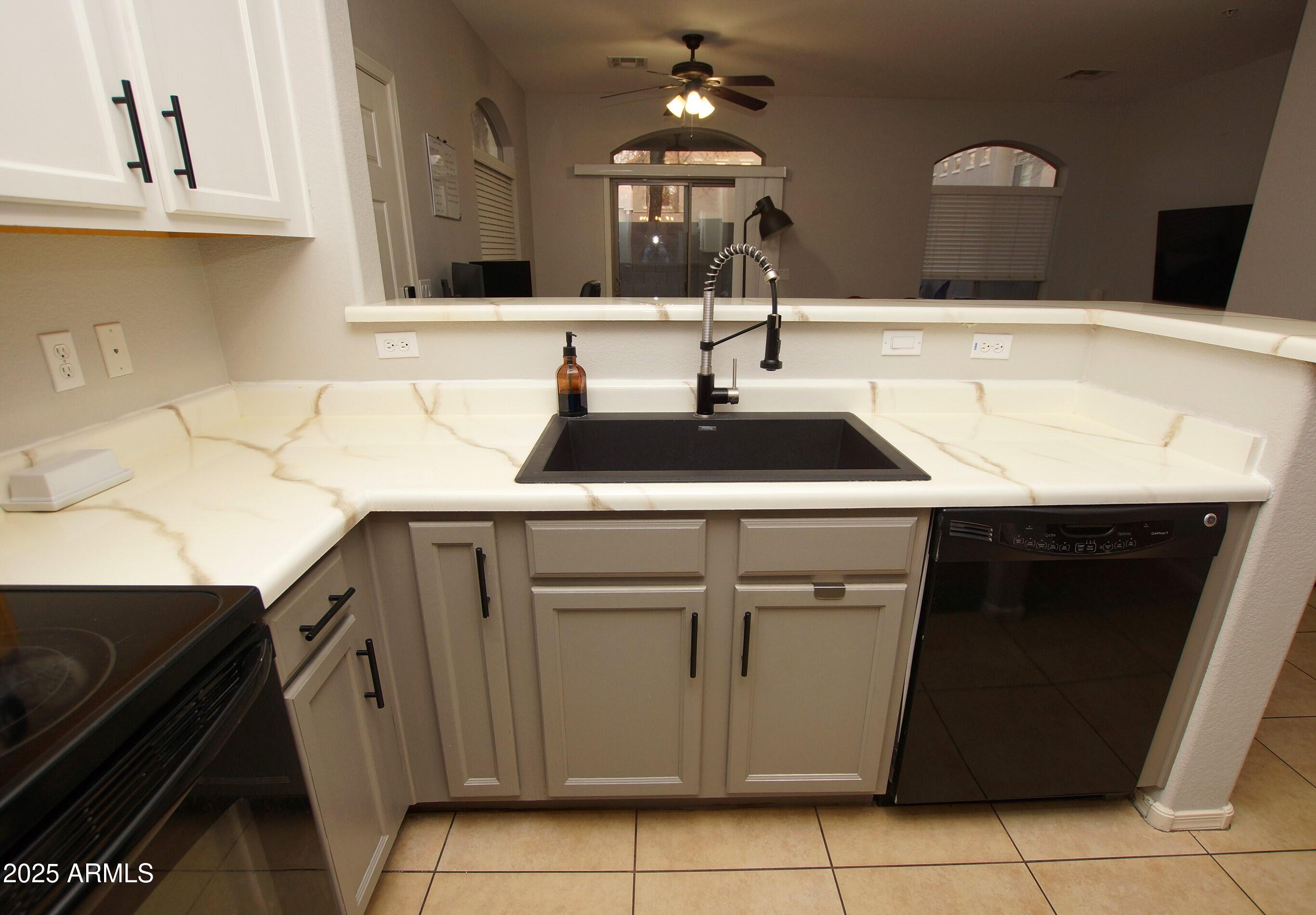 2150 West Alameda Road, Unit 1037 Phoenix, AZ 85085 - Photo 5 of 26 Kitchen