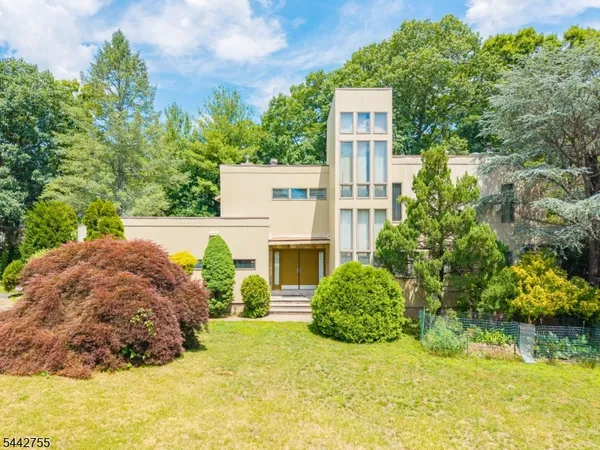 $950,000 | 4 High Mountain Trail, Lincoln Park, NJ 07035