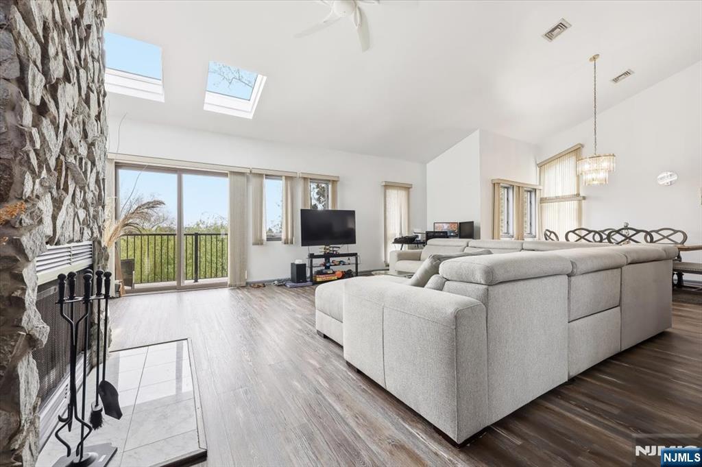 52 Adams Terrace Clifton, NJ 07013 - Photo 3 of 43