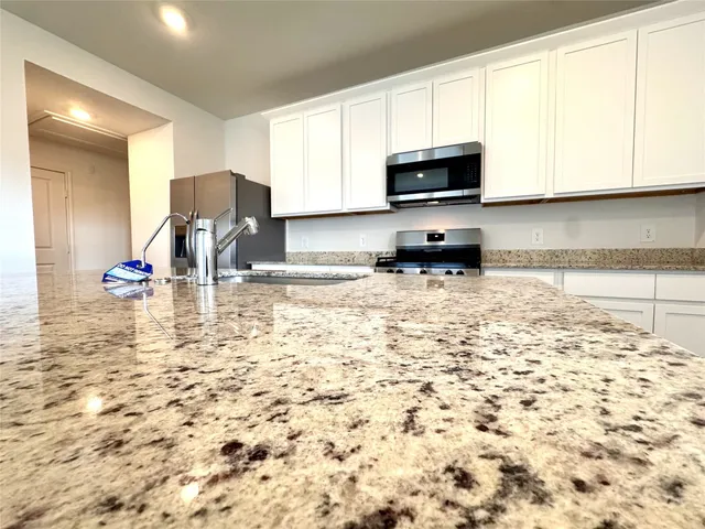 $2,000 | 30407 Carter Cove, Fulshear, TX 77423