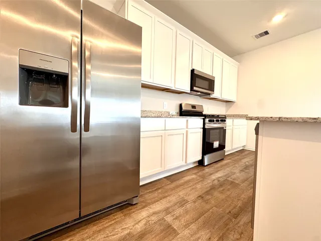 $2,000 | 30407 Carter Cove, Fulshear, TX 77423