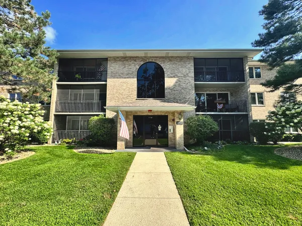 $220,000 | 4950 134th Court, Unit 503, Crestwood, IL 60418
