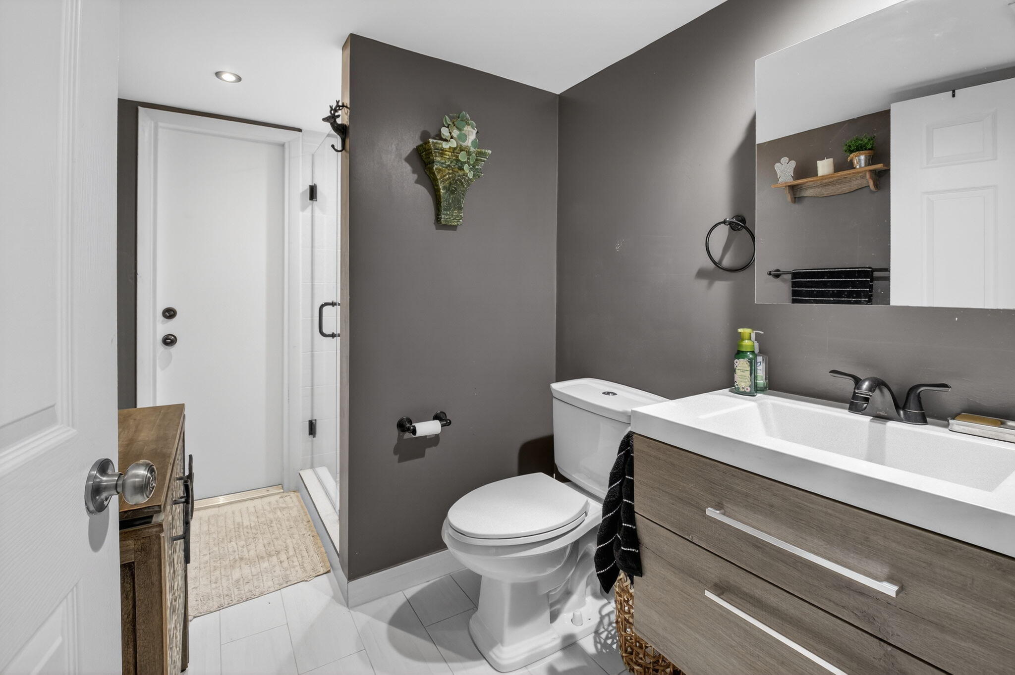 9842 Boca Gardens Trail, Unit C Boca Raton, FL 33496 - Photo 25 of 36 2nd Bathroom