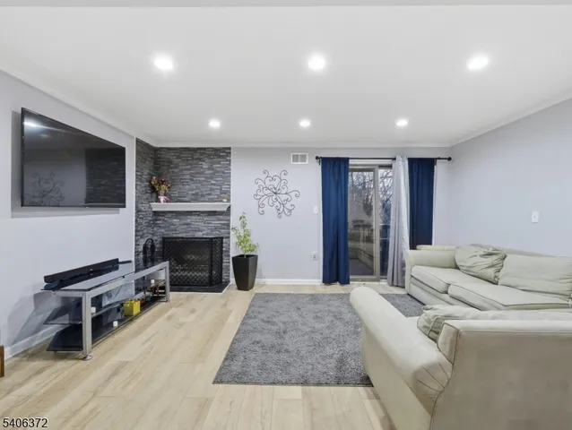 $360,000 | 104 Stonegate Lane, Stanhope, NJ 07874