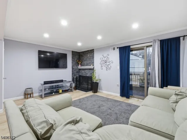 $360,000 | 104 Stonegate Lane, Stanhope, NJ 07874