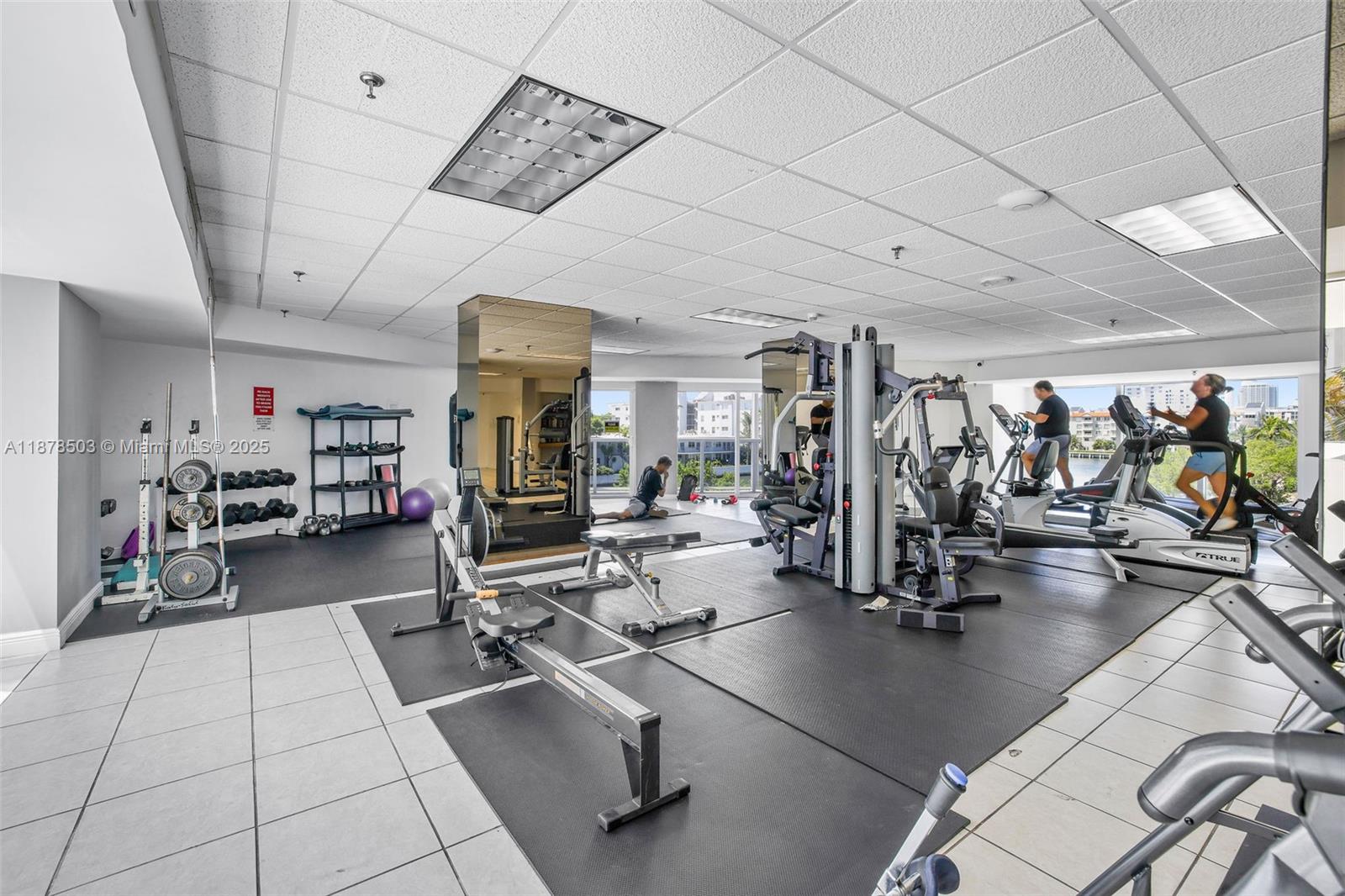 2401 Collins Avenue, Unit 1712 Miami Beach, FL 33140 - Photo 31 of 40