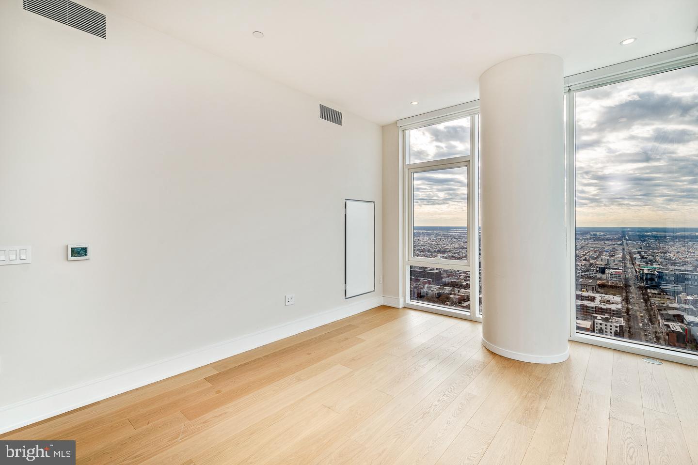 301 South Broad Street, Unit 4001 Philadelphia, PA 19107 - Photo 33 of 84 a view of an empty room with a window