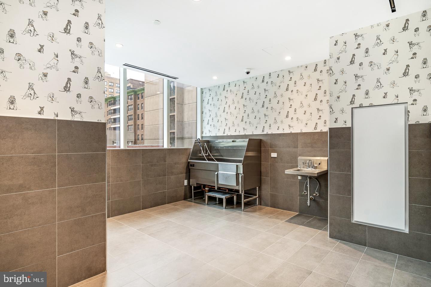 301 South Broad Street, Unit 4001 Philadelphia, PA 19107 - Photo 81 of 84 a workspace with furniture and a window