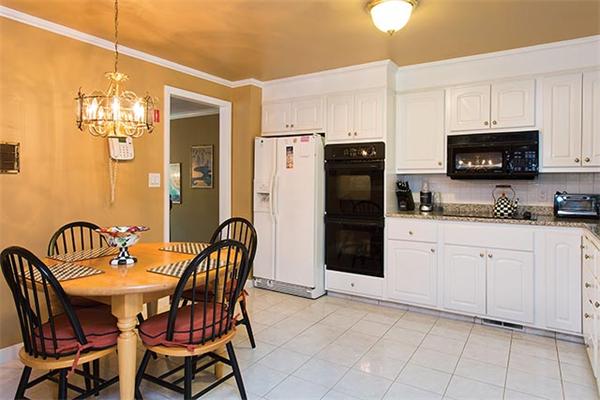110 Nardell Road Newton, MA 02459 - Photo 3 of 6