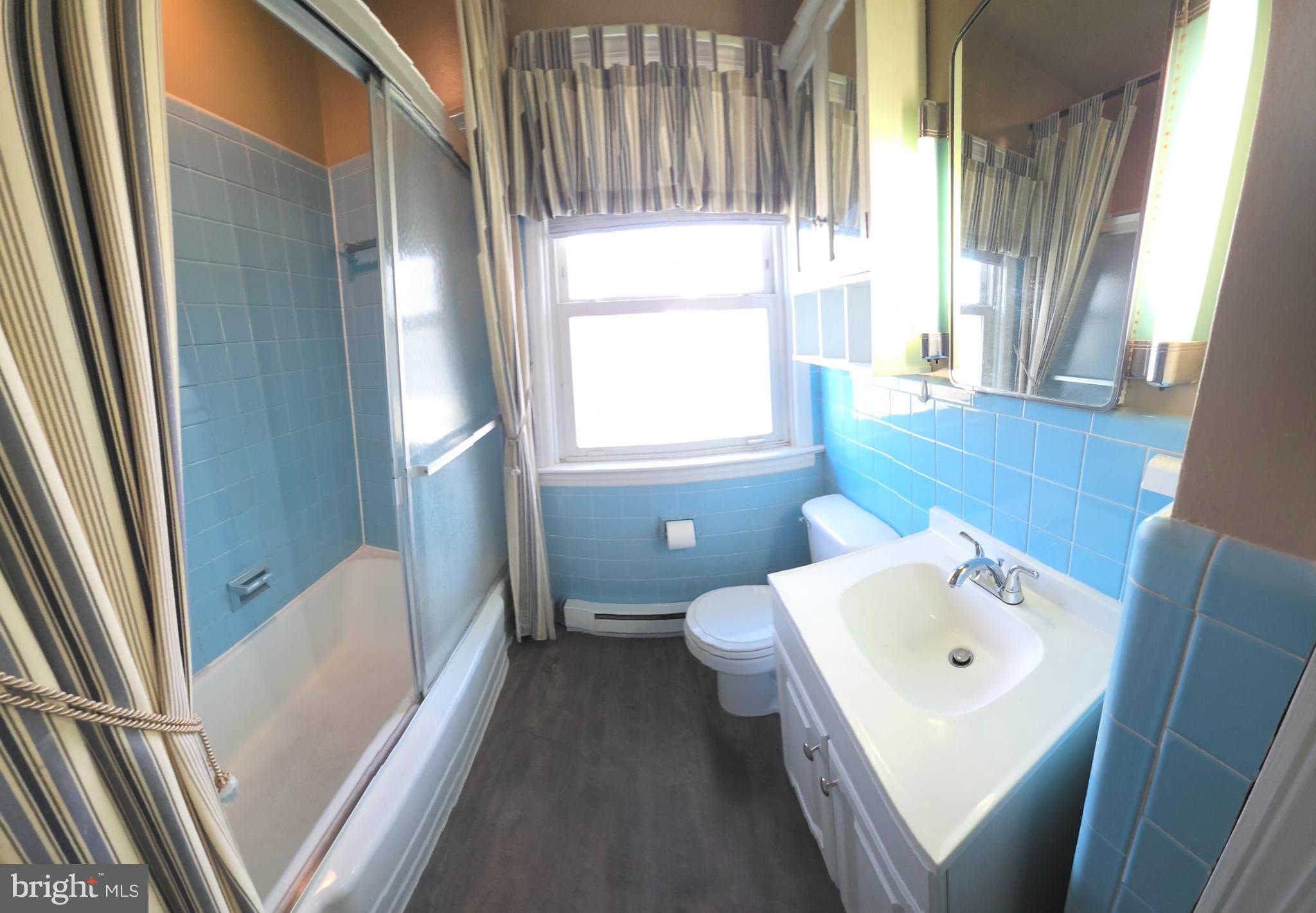 13517 Paradise Church Road Hagerstown, MD 21742 - Photo 8 of 15 a bathroom with a sink a toilet and tub