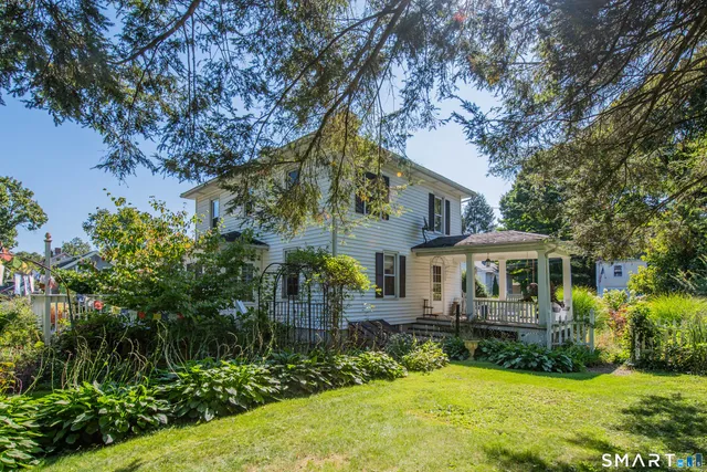 a view of house with a yard