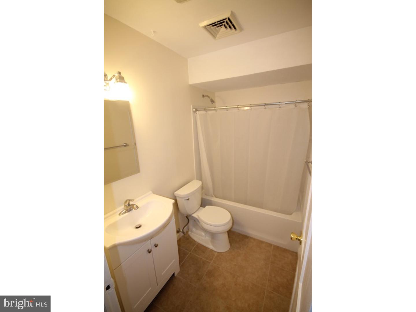 960 Store Road Harleysville, PA 19438 - Photo 13 of 17 Bathroom