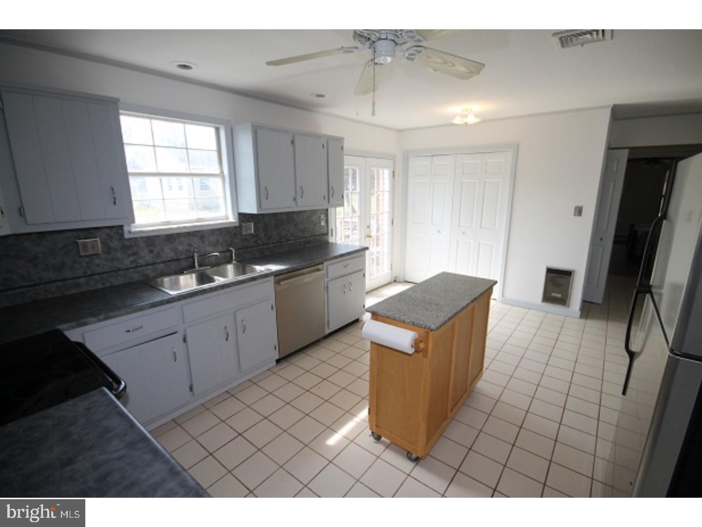 960 Store Road Harleysville, PA 19438 - Photo 4 of 17 Kitchen