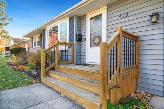 $180,000 | 719 Blenheim Drive, Rockford, IL 61108