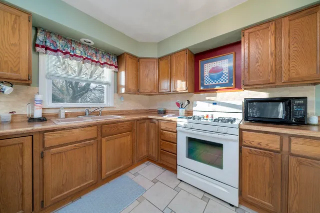 $180,000 | 719 Blenheim Drive, Rockford, IL 61108