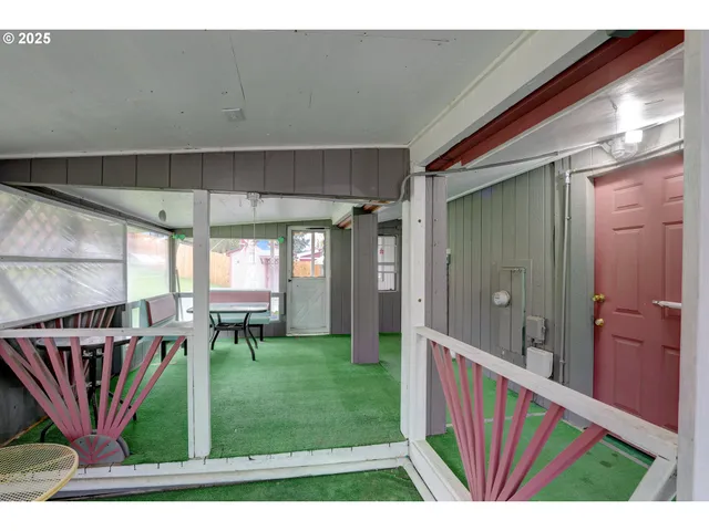 a view of an outdoor kitchen