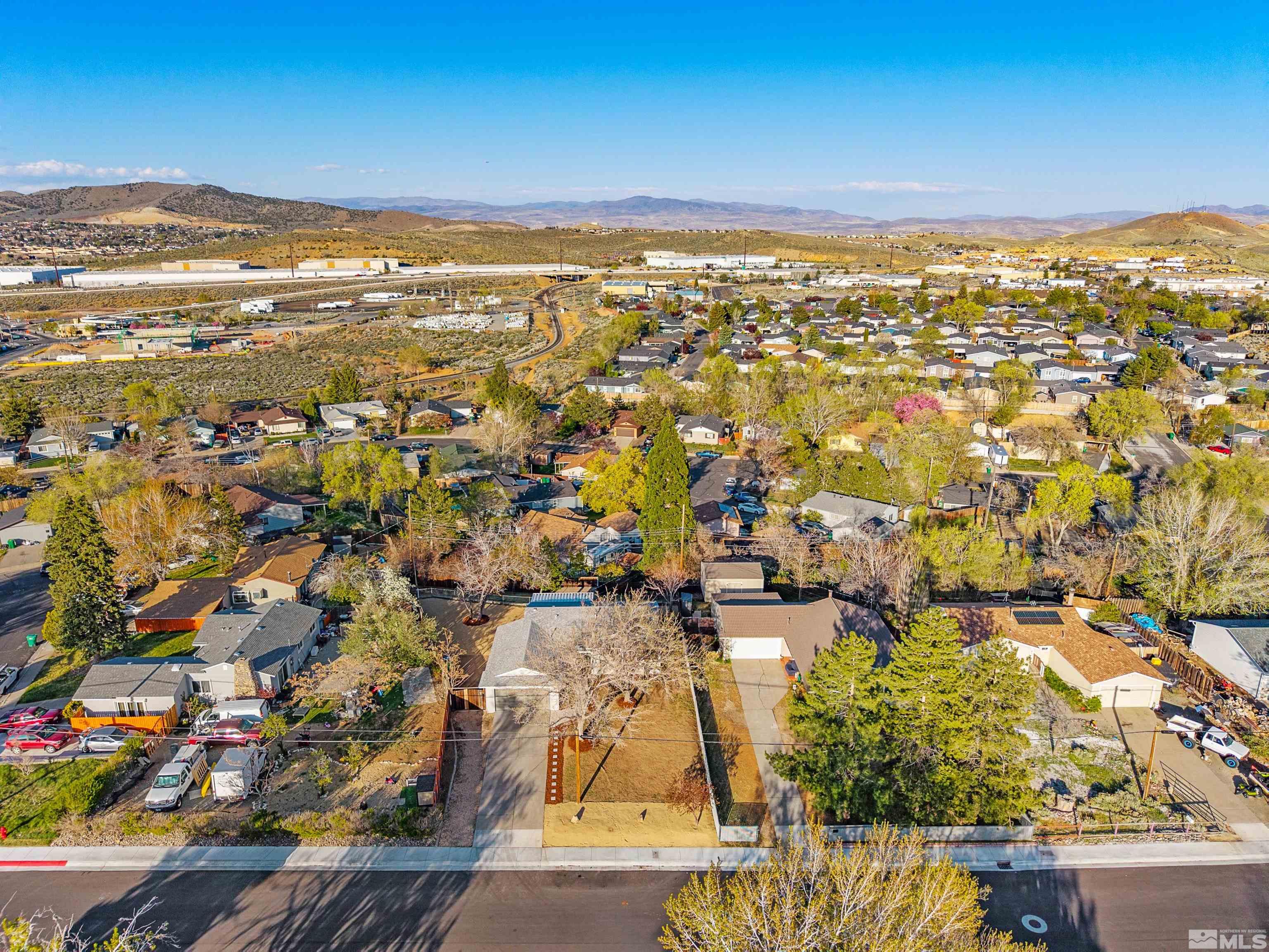 7750 Yorkshire Drive Reno, NV 89506 - Photo 26 of 33 view of city and ocean