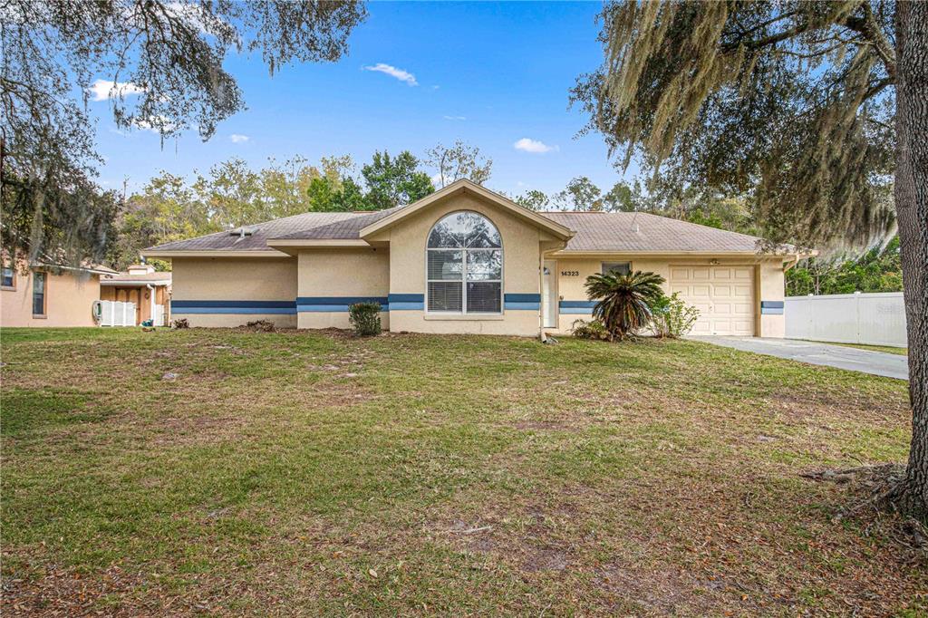 1,210 square feet with screened lenai