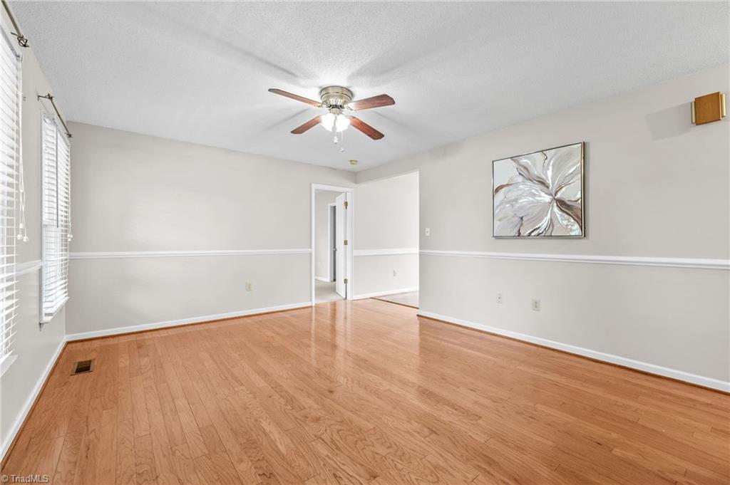 3603 Fieldview Road Pleasant Garden, NC 27313 - Photo 9 of 31 Large Living room