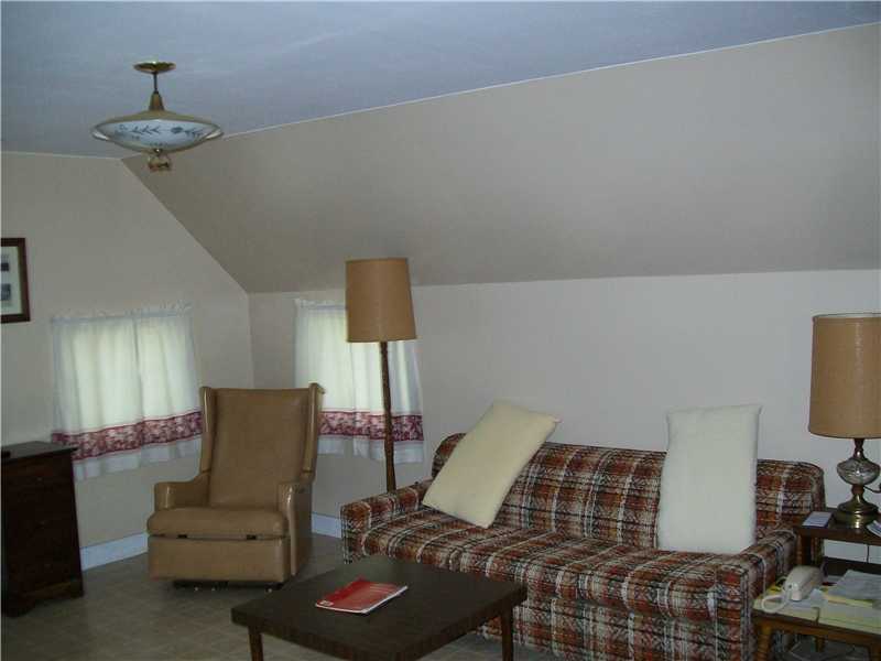 50W Budlong Farm Road Warwick, RI 02886 - Photo 10 of 11 Living Room.
