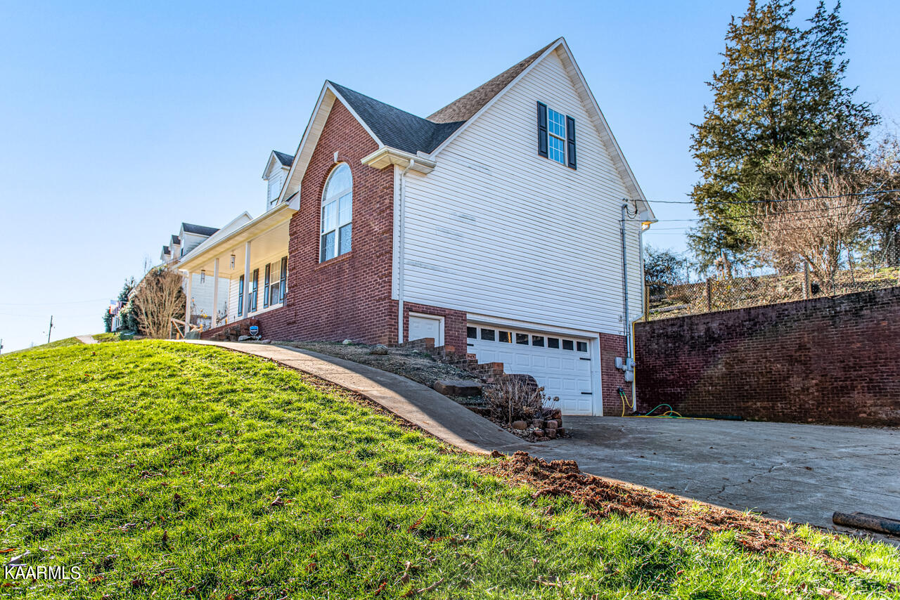 8053 West Pointe Drive Talbott, TN 37877 - Photo 4 of 40 DSC_8319-Edit