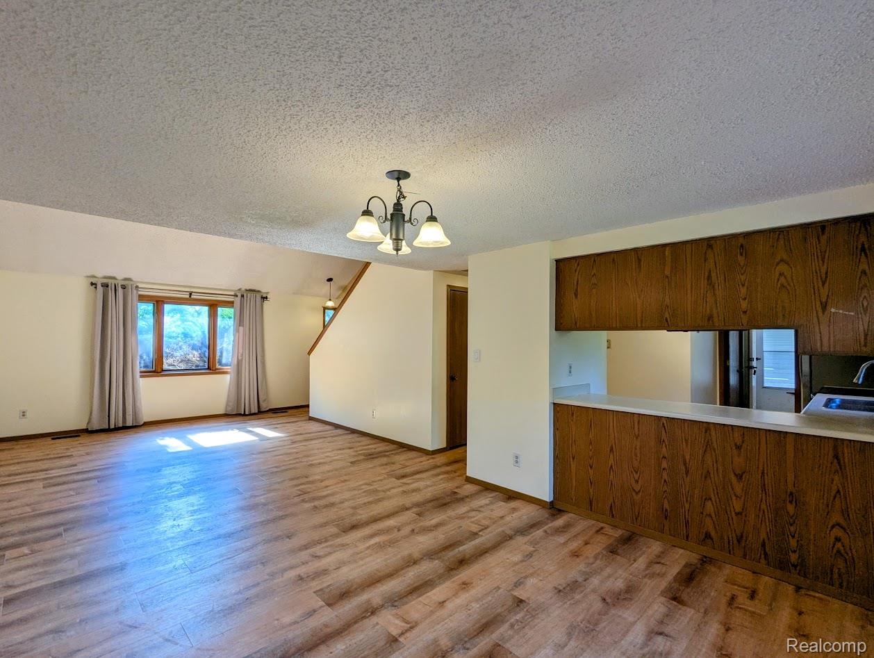 2316 Crescent Lake Road Waterford, MI 48329 - Photo 3 of 17 2.jpg