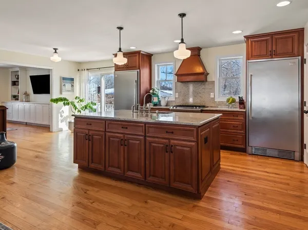$799,999 | 81 Longmeadow Drive, Lowell, MA 01852