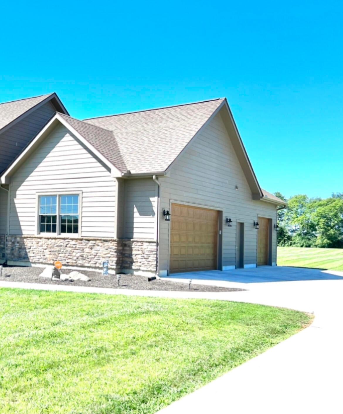 4387 Mahar Road Springfield, OH 45502 - Photo 3 of 71 3 Car Garage