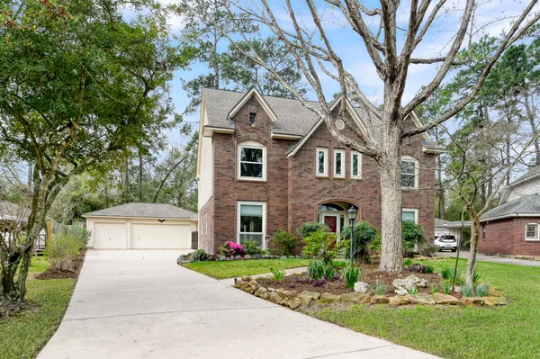 $570,000 | 92 South Bonneymead Circle, The Woodlands, TX 77381