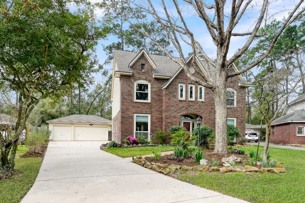 $570,000 | 92 South Bonneymead Circle, The Woodlands, TX 77381
