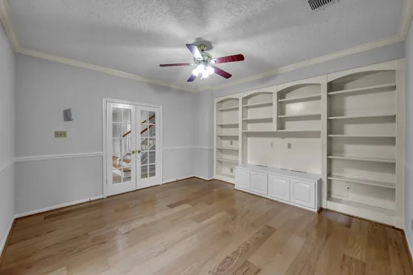$570,000 | 92 South Bonneymead Circle, The Woodlands, TX 77381