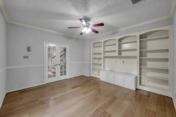 $570,000 | 92 South Bonneymead Circle, The Woodlands, TX 77381