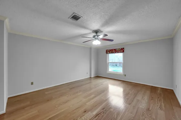 $570,000 | 92 South Bonneymead Circle, The Woodlands, TX 77381