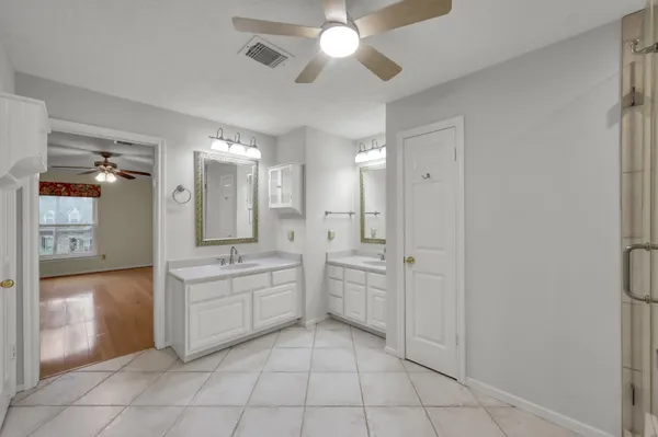 $570,000 | 92 South Bonneymead Circle, The Woodlands, TX 77381