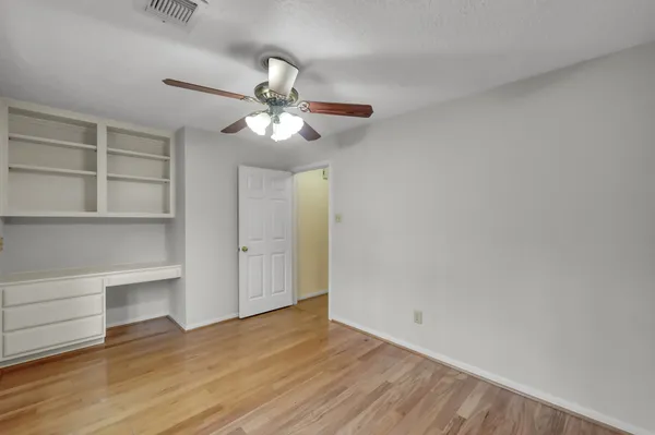 $570,000 | 92 South Bonneymead Circle, The Woodlands, TX 77381