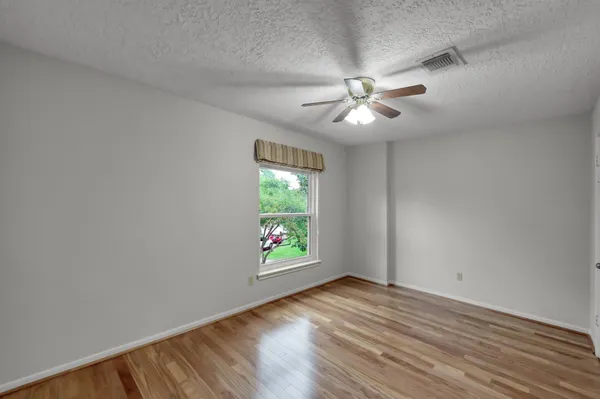 $570,000 | 92 South Bonneymead Circle, The Woodlands, TX 77381