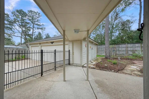 $570,000 | 92 South Bonneymead Circle, The Woodlands, TX 77381