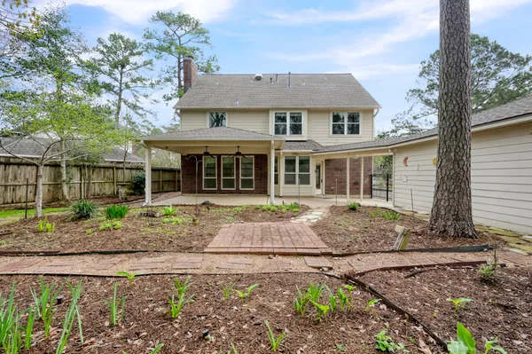 $570,000 | 92 South Bonneymead Circle, The Woodlands, TX 77381