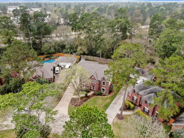 $570,000 | 92 South Bonneymead Circle, The Woodlands, TX 77381