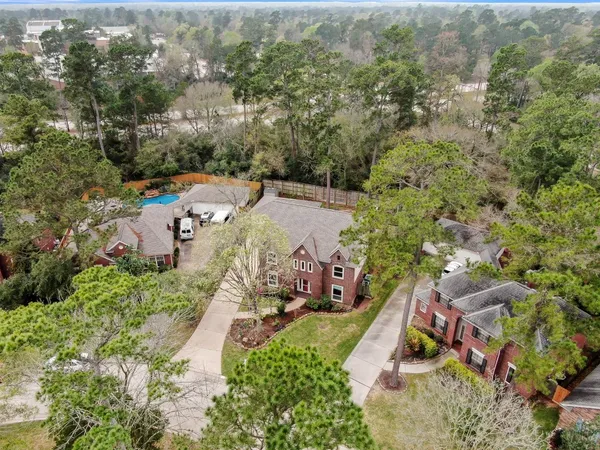 $570,000 | 92 South Bonneymead Circle, The Woodlands, TX 77381