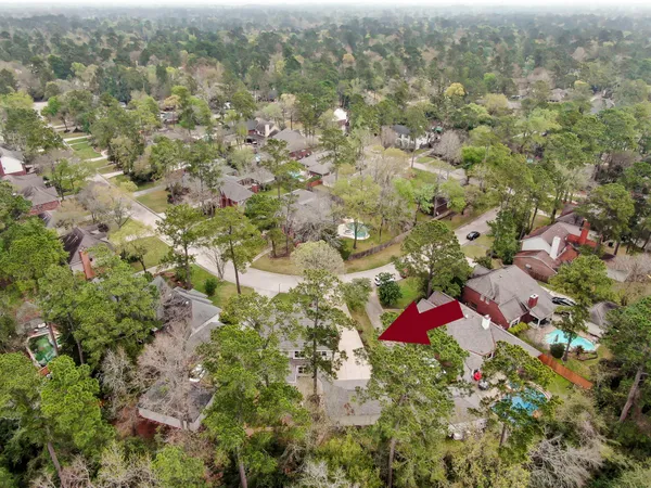 $570,000 | 92 South Bonneymead Circle, The Woodlands, TX 77381