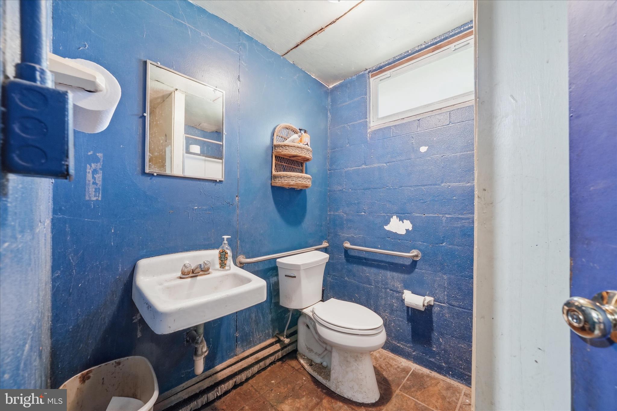 20800 Whites Ferry Road Poolesville, MD 20837 - Photo 27 of 94 1 of 2 Boarders' Bathrooms
