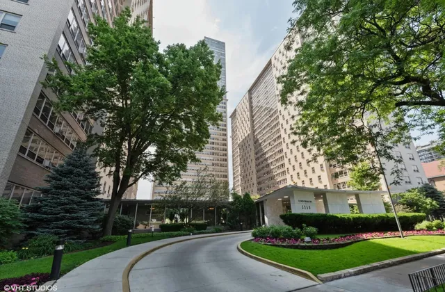 $3,300 | 3950 North Lake Shore Drive, Unit 1428, Chicago, IL 60613