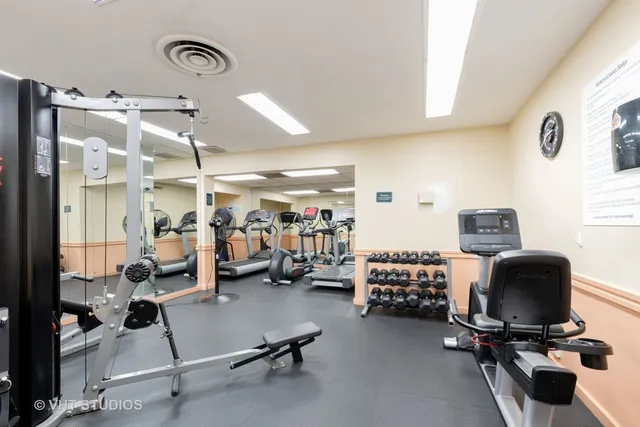 $3,300 | 3950 North Lake Shore Drive, Unit 1428, Chicago, IL 60613