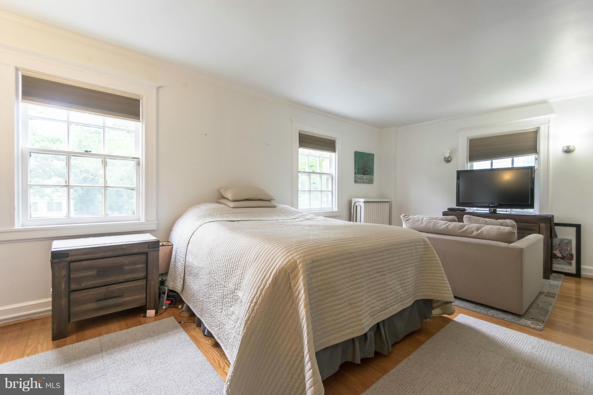 4106 Roland Avenue Baltimore, MD 21211 - Photo 16 of 23 Bedroom