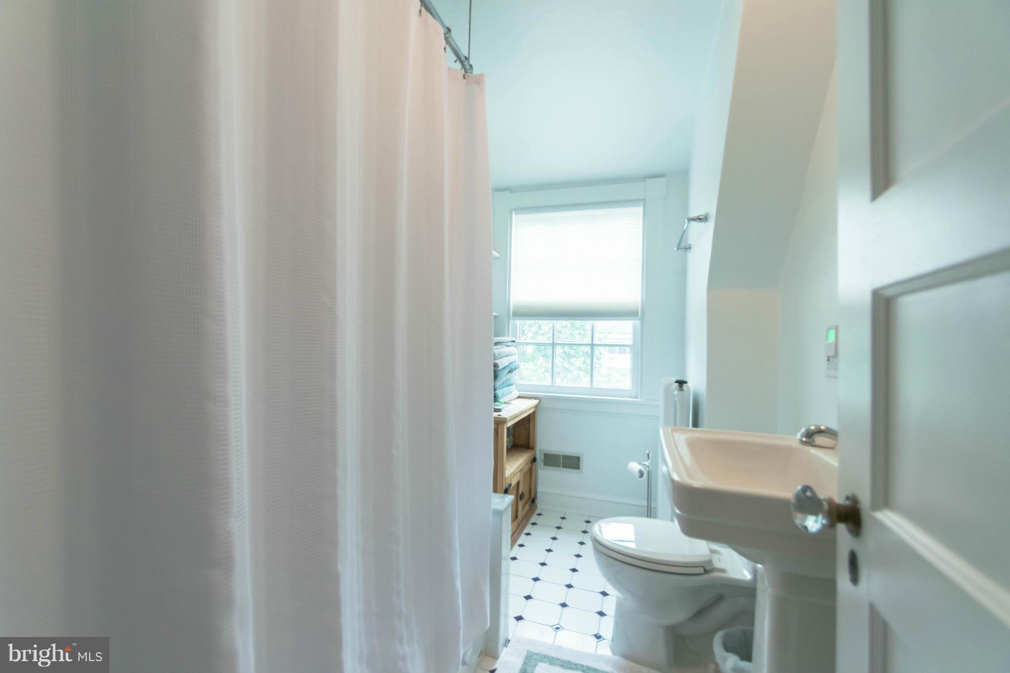 4106 Roland Avenue Baltimore, MD 21211 - Photo 20 of 23 Bath