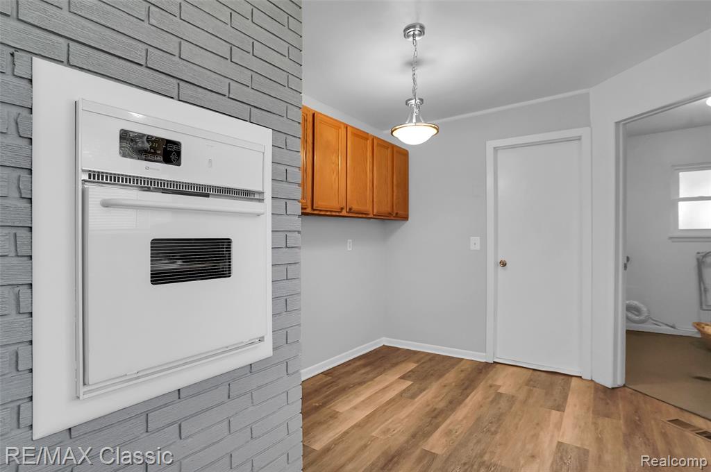 18248 Farmington Road Livonia, MI 48152 - Photo 7 of 30